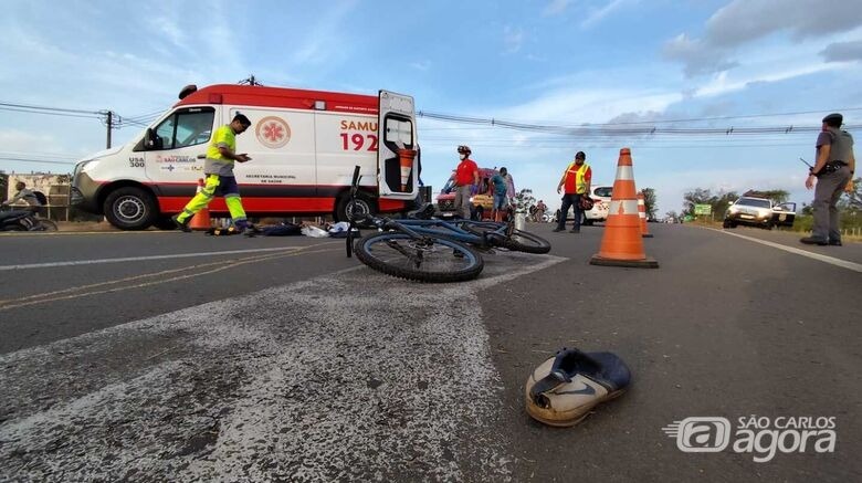 Ciclista fica gravemente ferido após ser atropelado por moto em rodovia na região de Araraquara