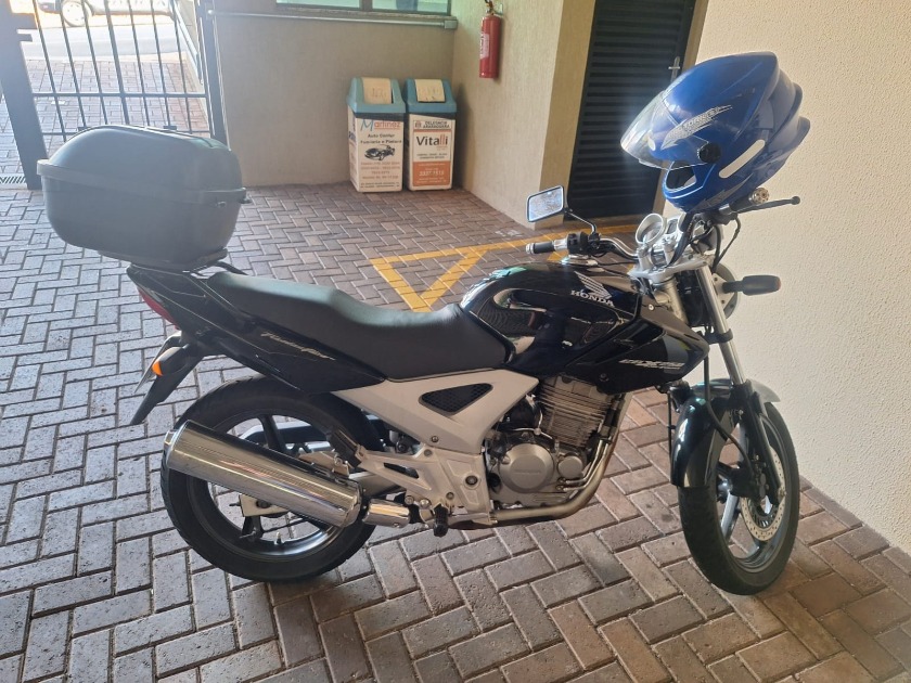 Ladrão atropela PM com moto furtada e acaba preso no Jardim  Adalberto Roxo