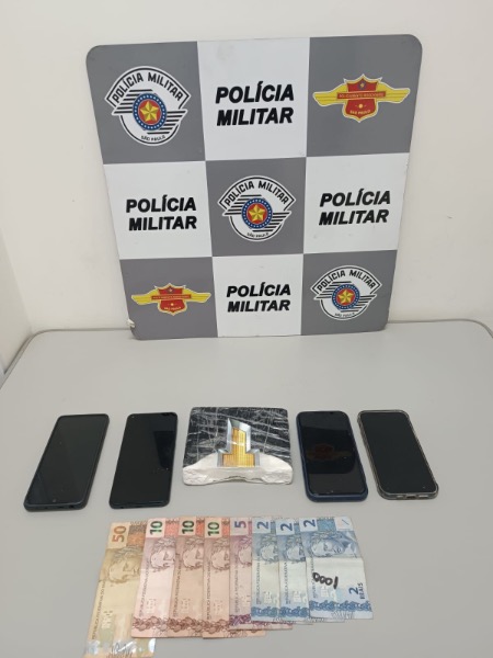 Dupla é presa com tijolo de cocaína e dinheiro na rodovia Washington Luís em Araraquara