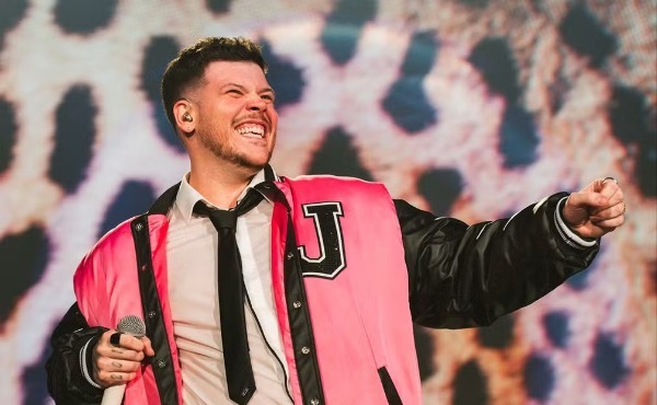 Ferrugem apresenta show da turnê de 10 anos neste sábado em Araraquara