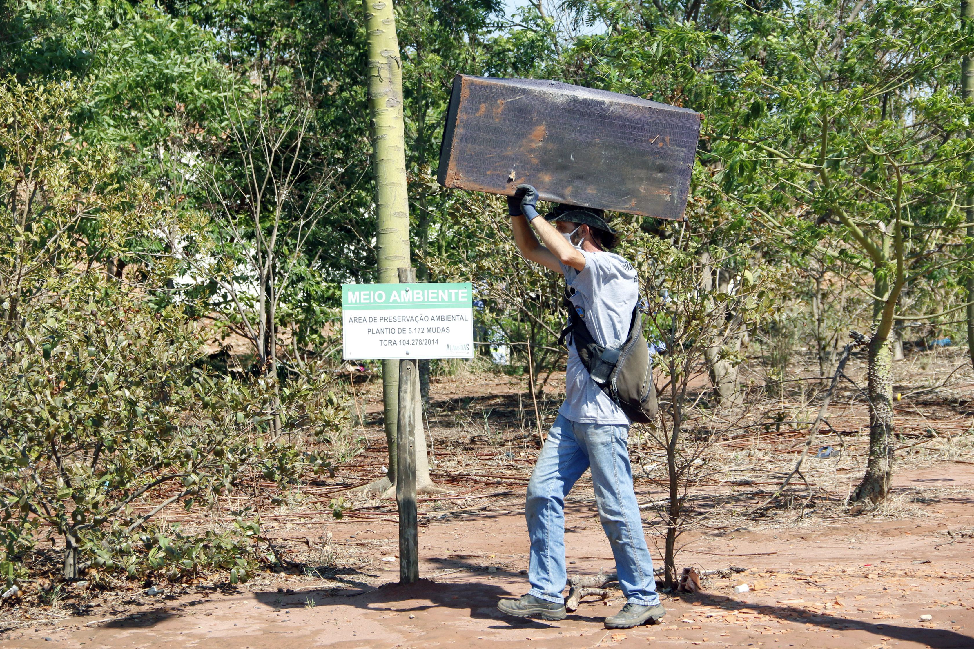 Mutirão de combate à dengue coleta 20 toneladas de lixo em Araraquara