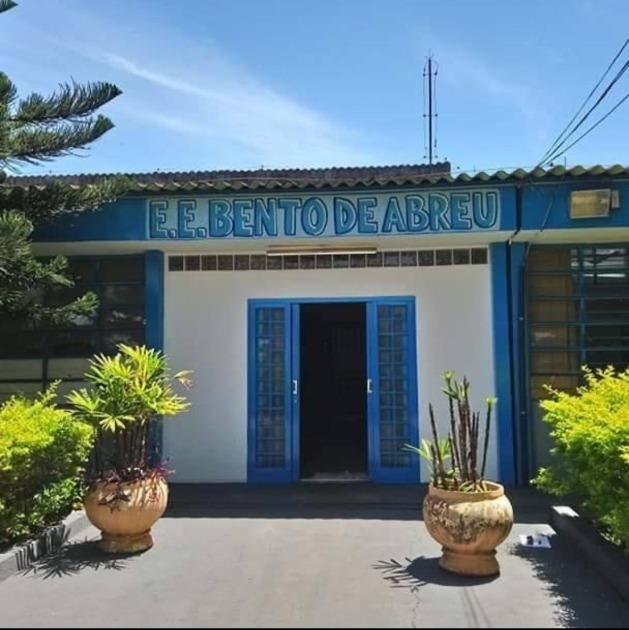 Professor é investigado por trocar mensagens com aluna de 15 anos em Santa Lúcia