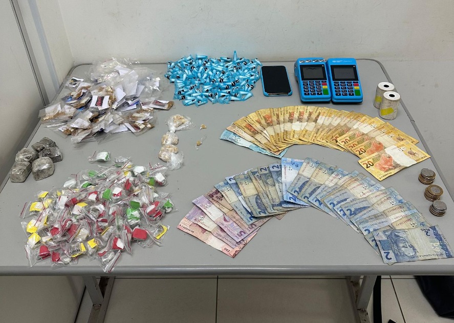 Traficante é preso pela PM com drogas e dinheiro no Residencial dos Oitis no Jardim Iguatemi