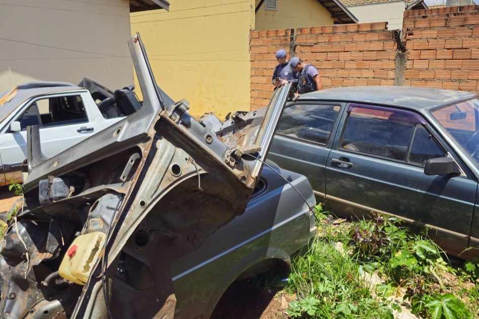 PM descobre desmanche de veículos furtados em residência no Valle Verde; um homem foi preso