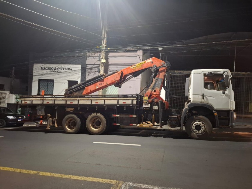 Dupla é presa pela PM após furtar caminhão de empresa no Jardim Florença