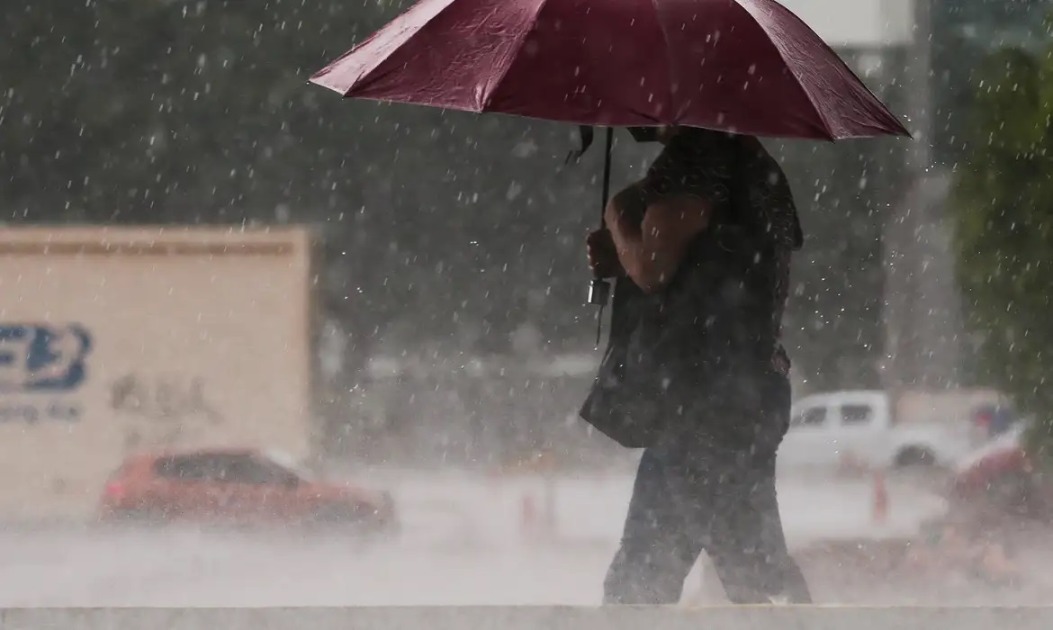 Fortes chuvas retornam a São Paulo com risco de temporais no fim de semana; hoje não chove em Araraquara