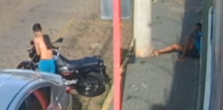Adolescentes são flagrados tentando furtar moto e acabam detidos no Centro de Araraquara