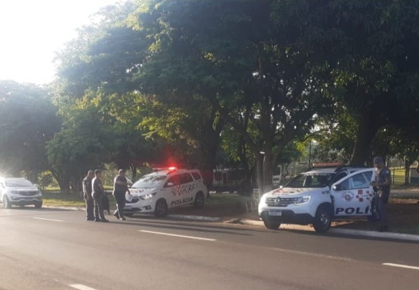 Motociclista perde o controle e fica gravemente ferido após cair em Matão
