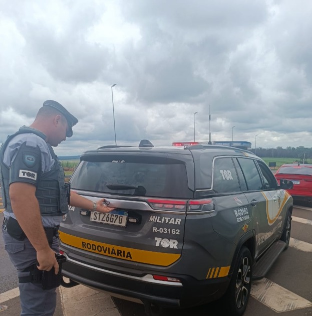 Homem procurado por tráfico e descumprimento de protetiva é preso na SP-255 em Boa Esperança do Sul