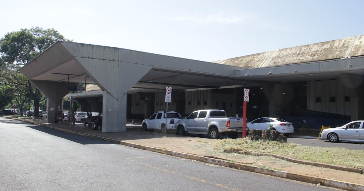 Homem é rendido por criminoso armado com garrafa de vidro e tem mochila roubada no Jardim Nova América