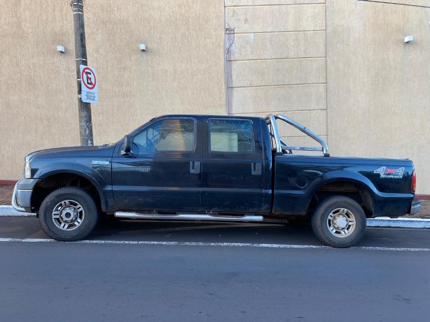 Dupla é presa pela PM com caminhonete furtada na SP-255 em Araraquara