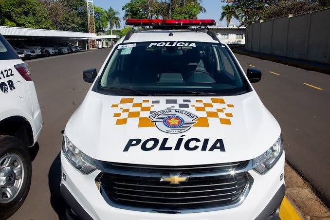 Jovem é preso pela PMRV após agredir a companheira dentro de ônibus na SP-310 em Araraquara