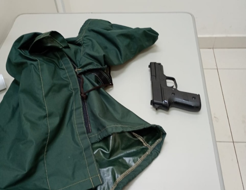 Homem é detido pela GCM com simulacro de arma de fogo no Jardim Imperador