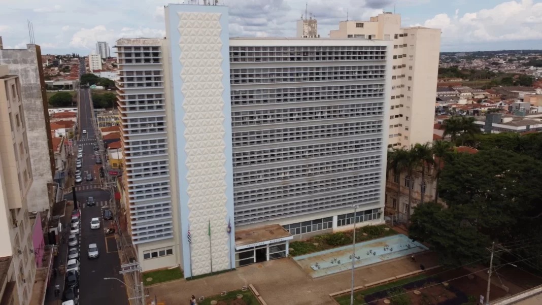 Serviços públicos voltam a funcionar nesta quinta-feira em Araraquara; comércio fica fechado