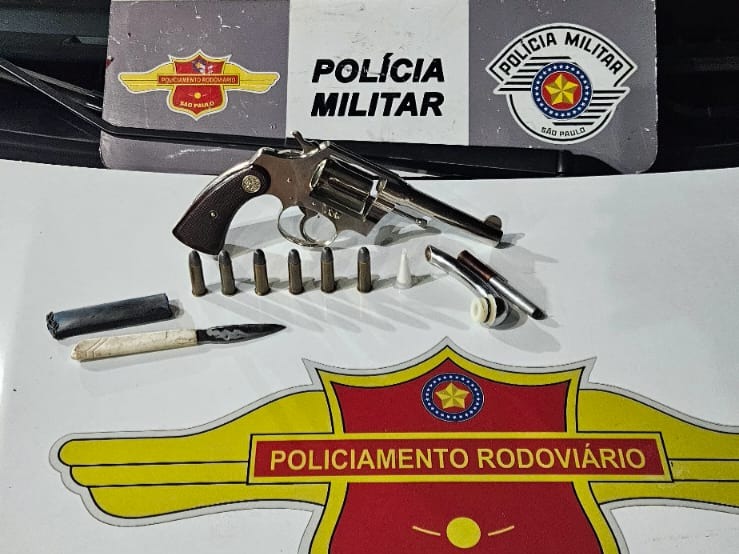 Motorista é detido com arma e munições pela PMRV na SP-255 em Araraquara