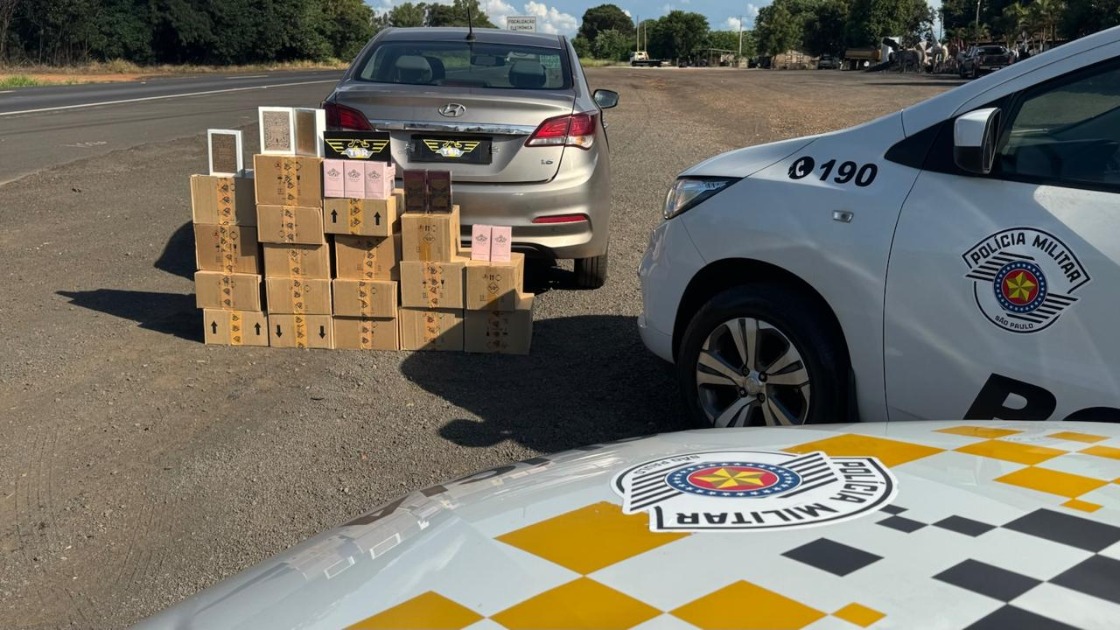 Dupla é detida pelo TOR com perfumes e galões de azeite contrabandeados na SP-304 em Borborema