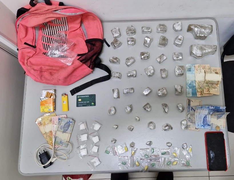 Motoboy do tráfico é preso pela Rocam com drogas e dinheiro na Vila Santa Maria