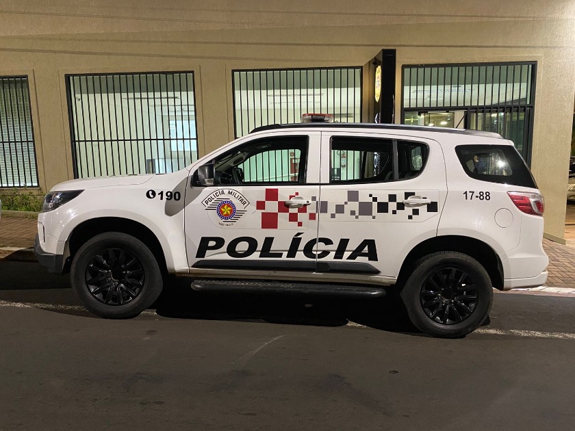 Homem é preso pela PM após descumprir medida protetiva e agredir a ex-companheira no Selmi Dei