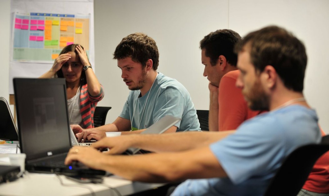 Projeto piloto de jornada de trabalho com quatro dias semanais tem resultados positivos no Brasil