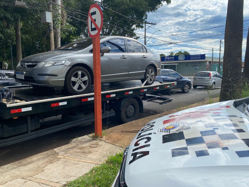 Morador é preso pela PM com carro furtado em residência no Jardim Ieda