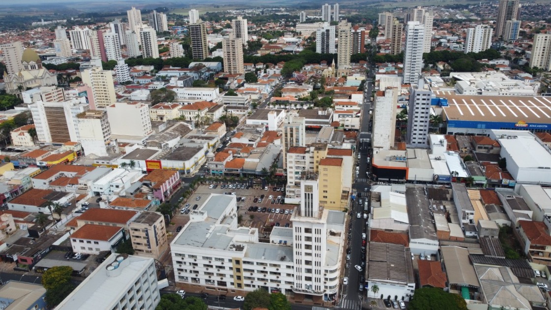 Decisão judicial desencadeia centenas de demissões de servidores aposentados