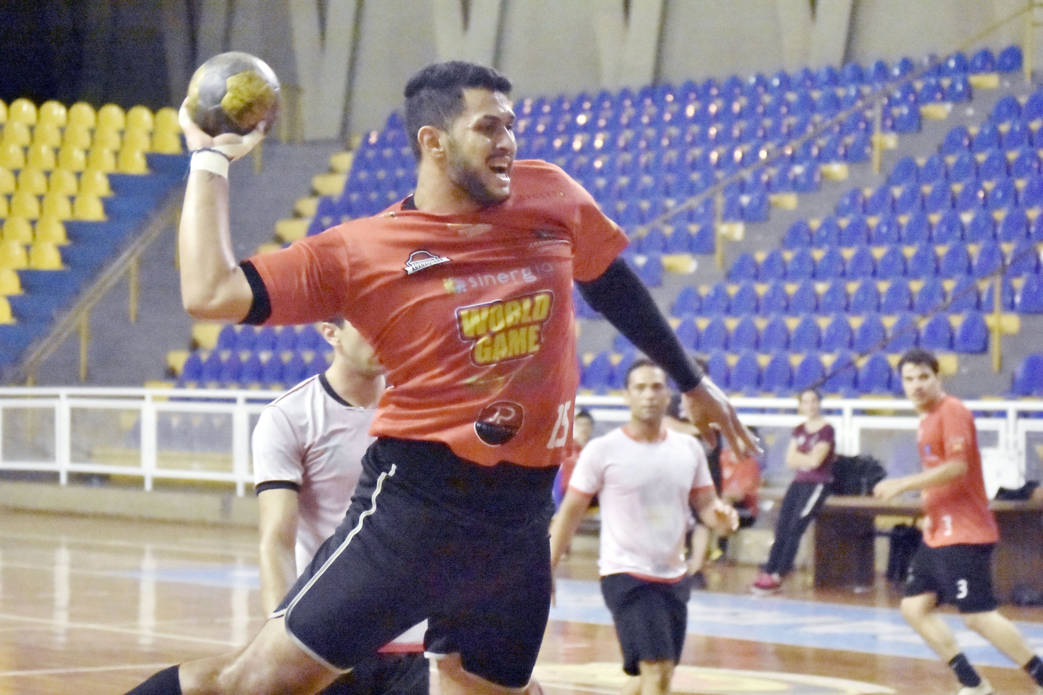 Atletas da base enfrentarão potência do handebol paulista