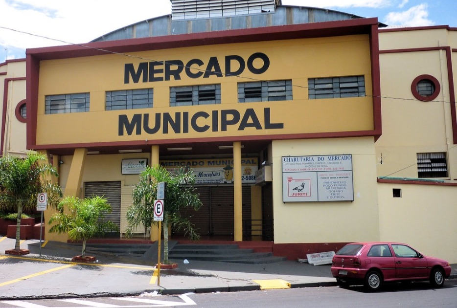 Idoso é agredido por 5 homens em loja do Mercadão Municipal no Centro de Araraquara