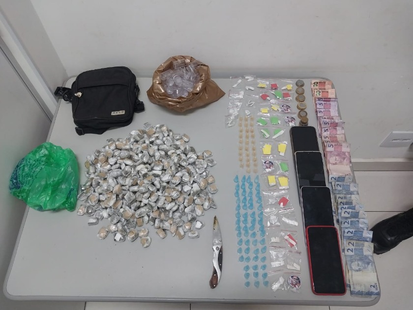 Dupla é presa pela PM com grande quantidade de maconha e crack no Parque São Paulo