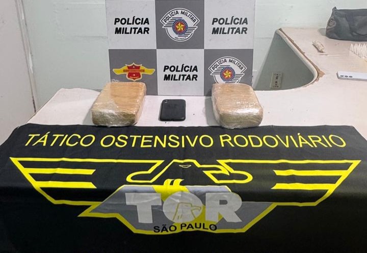 Motorista é preso pelo TOR com 2 tijolos de maconha em vicinal de Dois Córregos