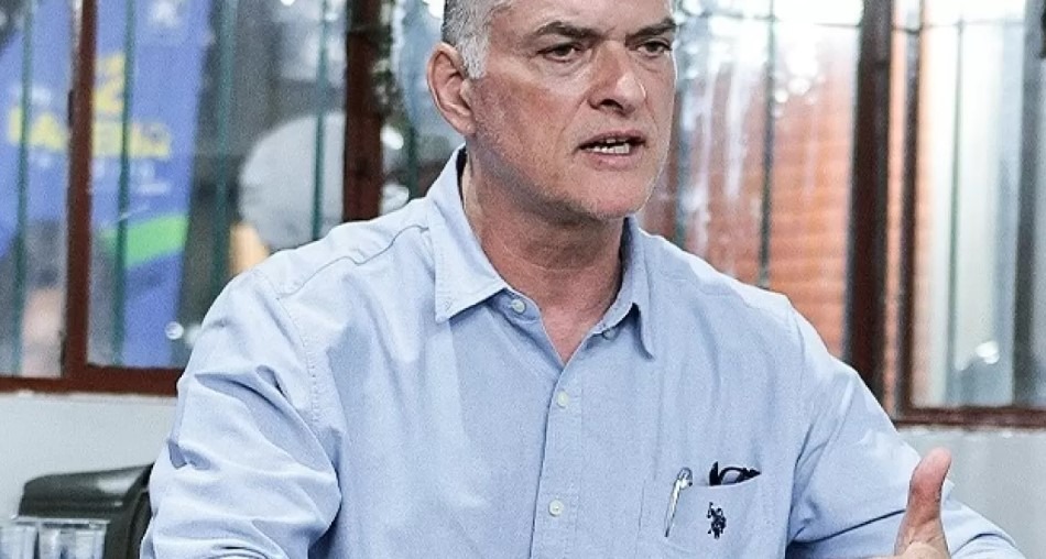 Após enorme pressão, Lapena recua e suspende decretos sobre transporte e merenda escolar