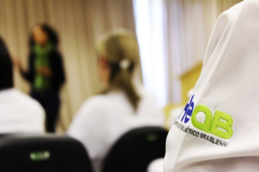 HEAB abre seleção para Técnico de Farmácia com salário de R$ 2,8 mil