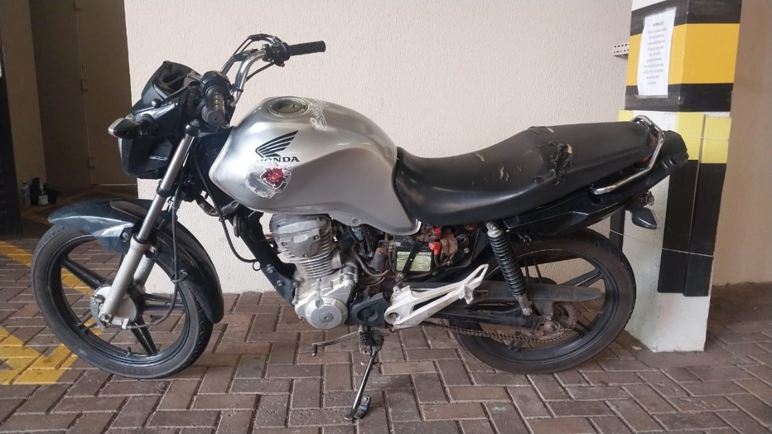 Jovem procurado por tráfico é preso com moto adulterada no Jardim Residencial Damha