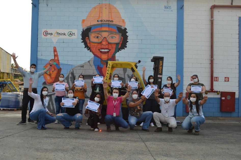 Gigante química oferece capacitação gratuita para mulheres em operação de empilhadeiras em Araraquara