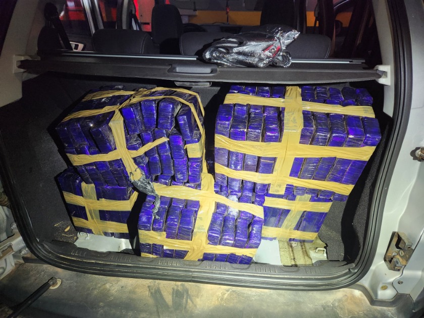 Motorista sai de Araraquara com 171 tijolos de maconha e acaba presa na SP-075 em Campinas