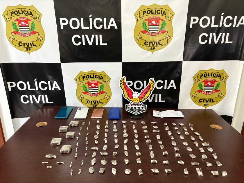Mãe, pai e filhos são presos acusados de tráfico de drogas no Selmi Dei