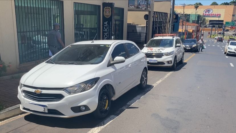 Dupla rouba carro em Ibitinga e acaba presa pela PM no Centro de Gavião Peixoto