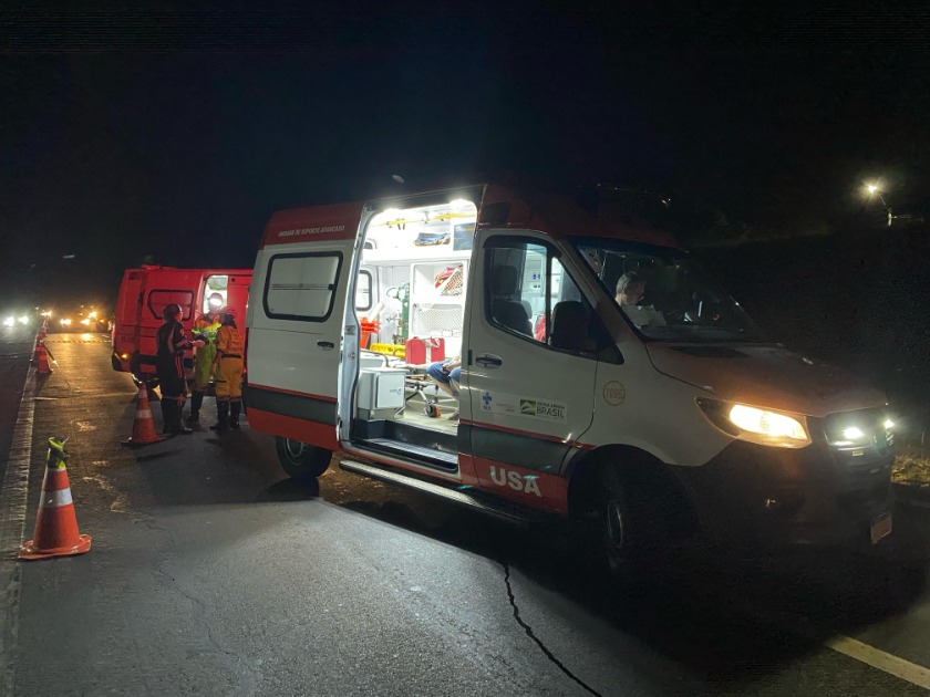 Mulher cai da moto, é atropelada  e morre na SP-255 em Araraquara
