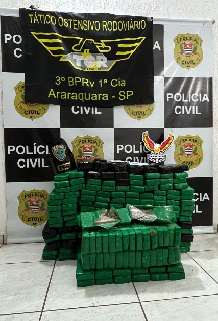 TOR e DISE de Araraquara prendem duas mulheres com 190 tijolos de maconha na SP-333
