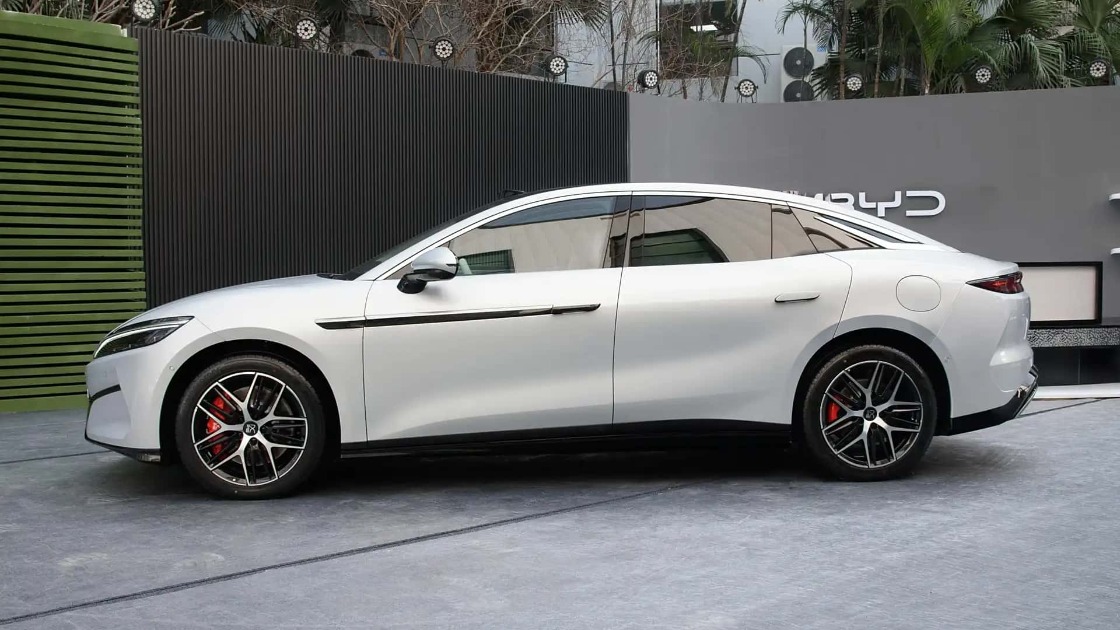 BYD promete recarga de veículos elétricos em 5 minutos com nova tecnologia