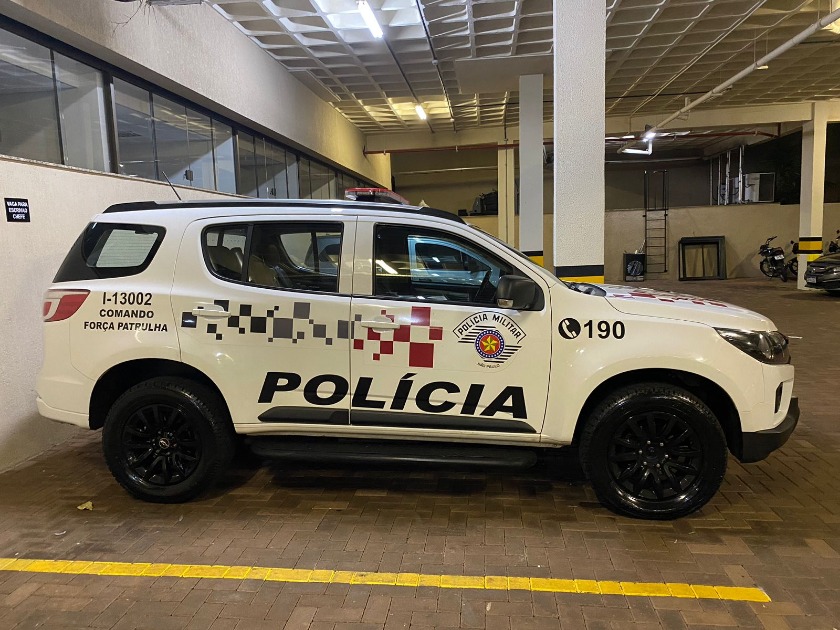 Homem procurado por roubo é preso pela PM em residência no Jardim Santa Clara