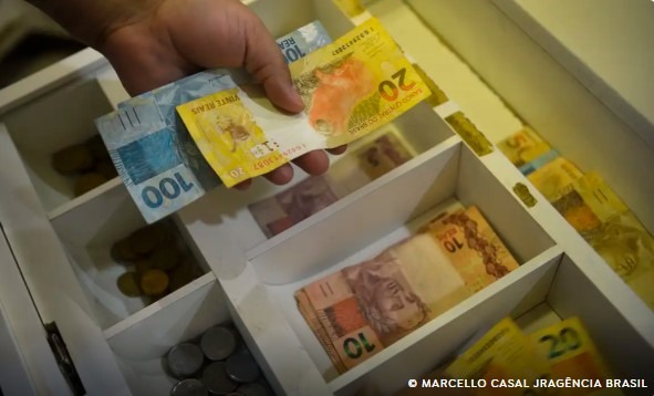Você pode ter dinheiro esquecido no PIS/PASEP; é fácil descobrir