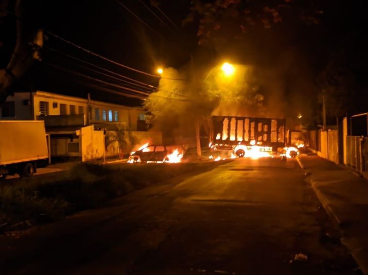 Tiros, veículos incendiados e reféns: tudo sobre a madrugada em Araraquara