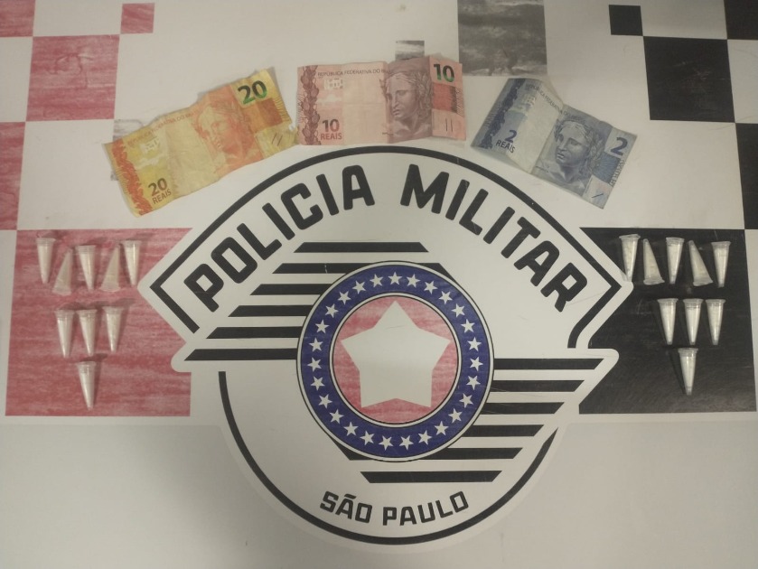 Adolescente é detido pela PM com drogas e dinheiro em praça de Boa Esperança do Sul