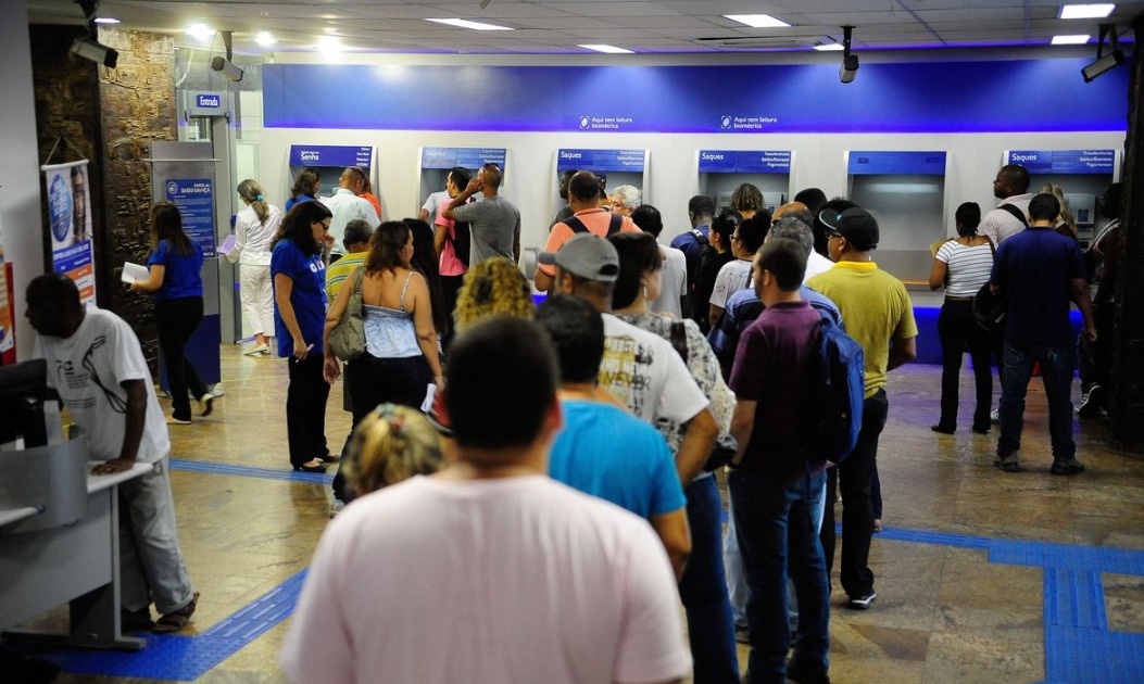 Caixa paga abono do PIS/Pasep a 3,8 mi de trabalhadores nesta terça (15)