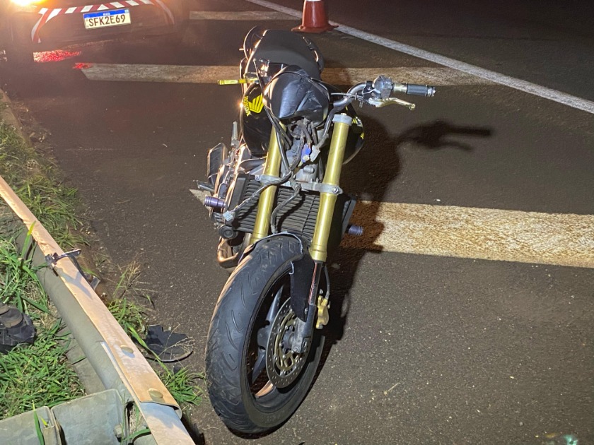 Motociclista fica gravemente ferido após atropelar pedestre na SP-255 em Araraquara
