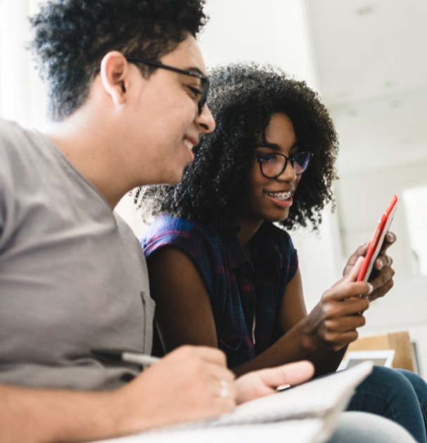 CIEE oferece mais de 70 cursos gratuitos e online com certificado para turbinar o currículo