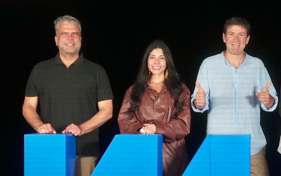 Brasileiros Frederico Lapenda, Ingrid Ohana e Pablo Spyer compartilham suas trajetórias no palco do WHY Talks, na Grécia