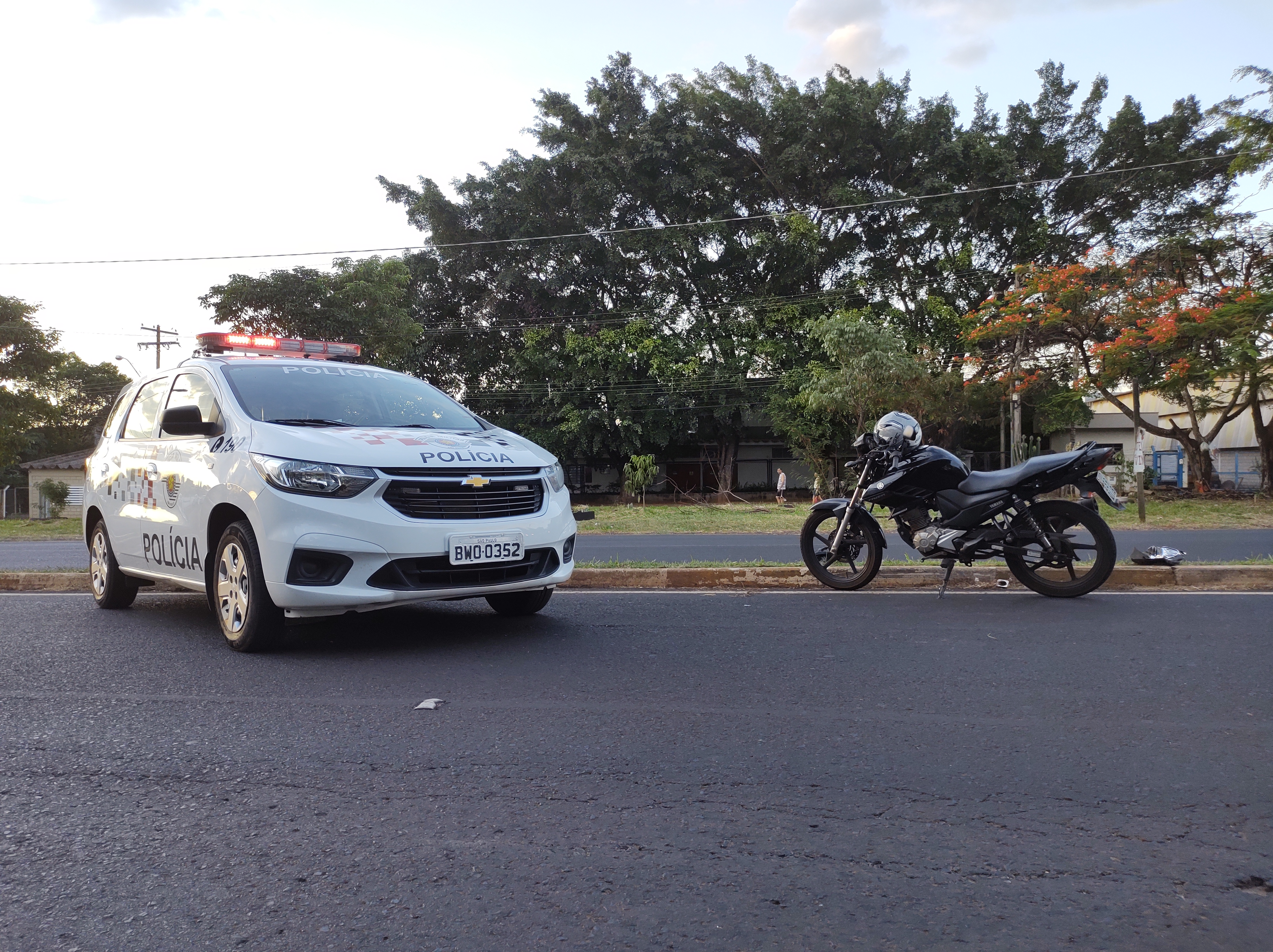 Motociclista fica gravemente ferido em acidente na Manoel de Abreu