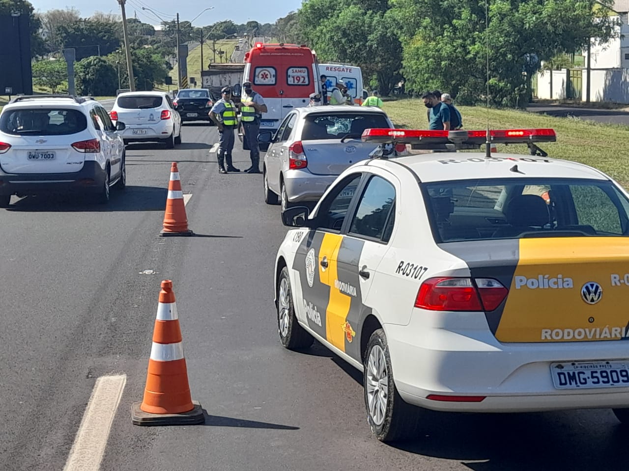 Funcionário de concessionária é atropelado enquanto sinalizava a pista