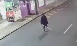 VÍDEO: GCM prende morador de rua procurado pela Justiça após briga generalizada no Centro de Araraquara